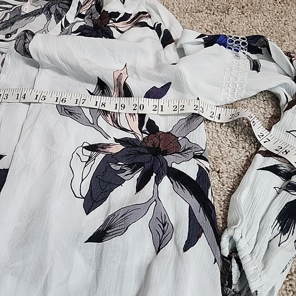 Free People Boho Floral White Tunic Top Blouse Keyhole Front Pockets Size Medium - Picture 8 of 10